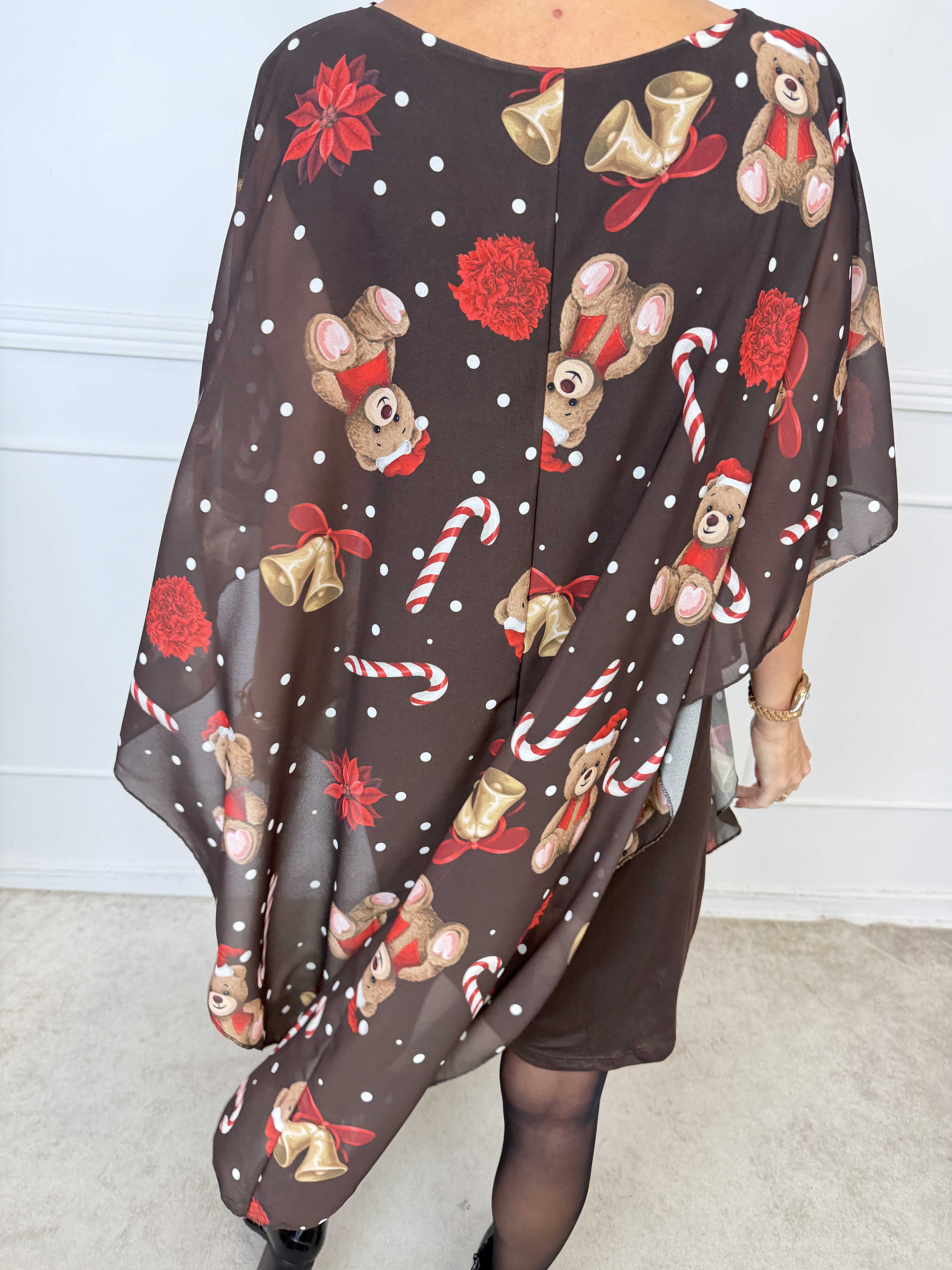 Kenya Kandis - Tunikaklänning i plus size med fina chiffonlager och charmiga julmotiv